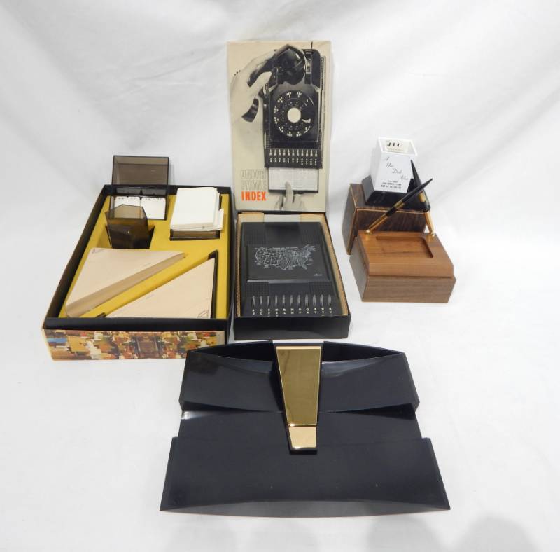 lot 63 image: New Vintage Brown and Bigelow Office Desk Set Items