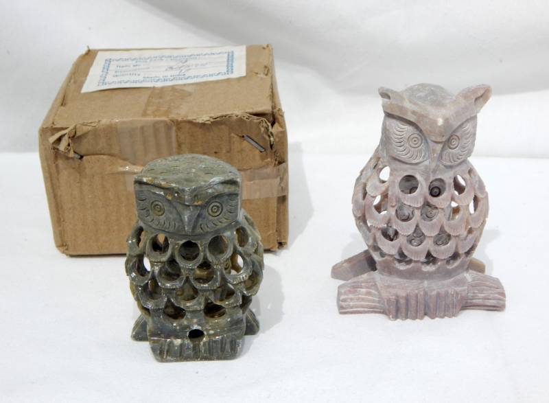 lot 68 image: Set of Two Vintage Soapstone Owls