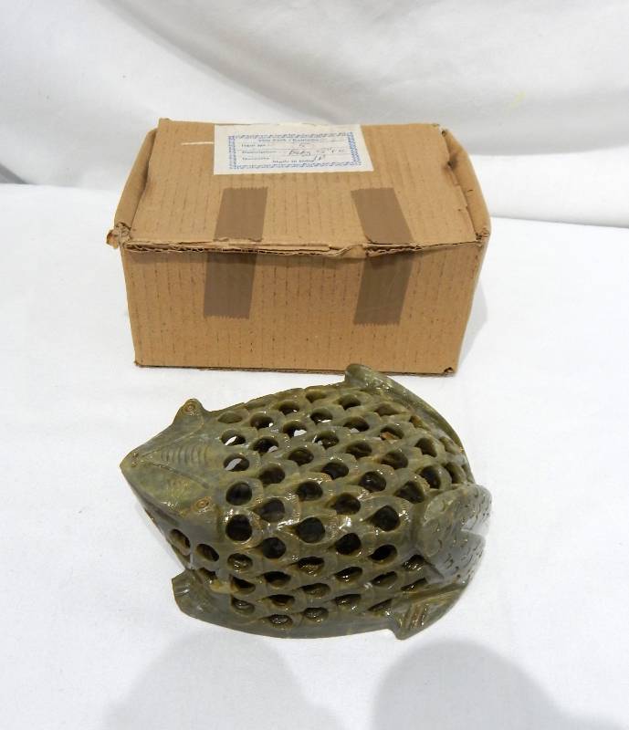 lot 71 image: Large Vintage 3 Pound Soapstone Frog
