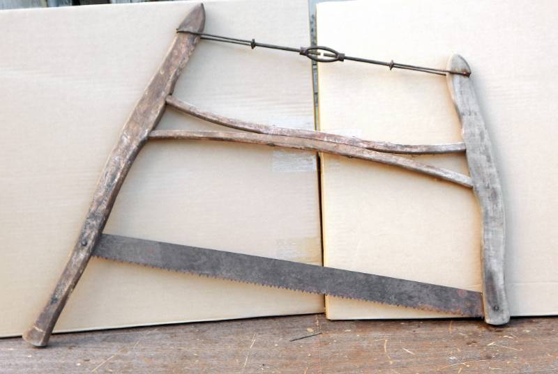 lot 77 image: Antique Hand Saw