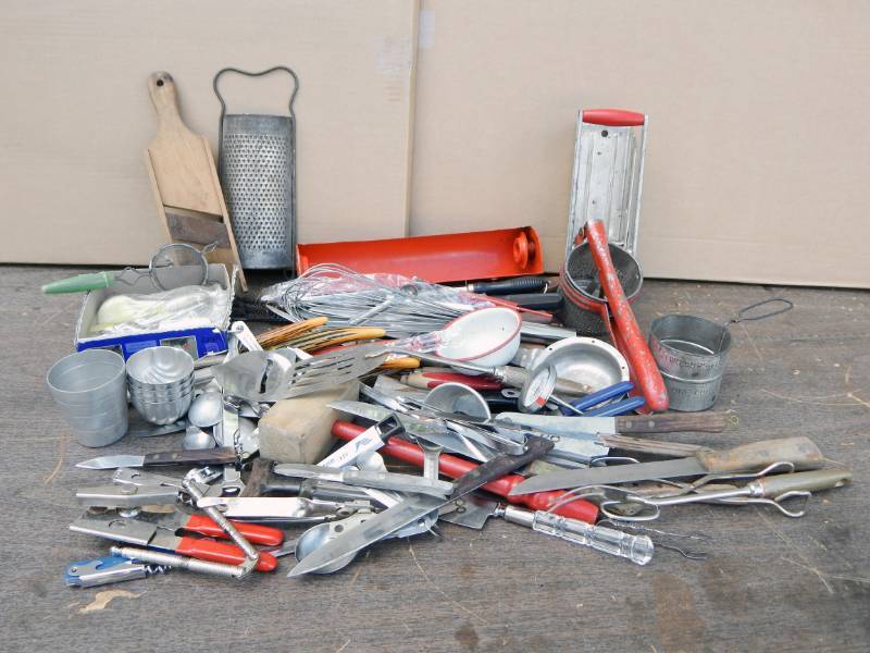 lot 105 image: Large Lot of Vintage Kitchen Accessories and Knives