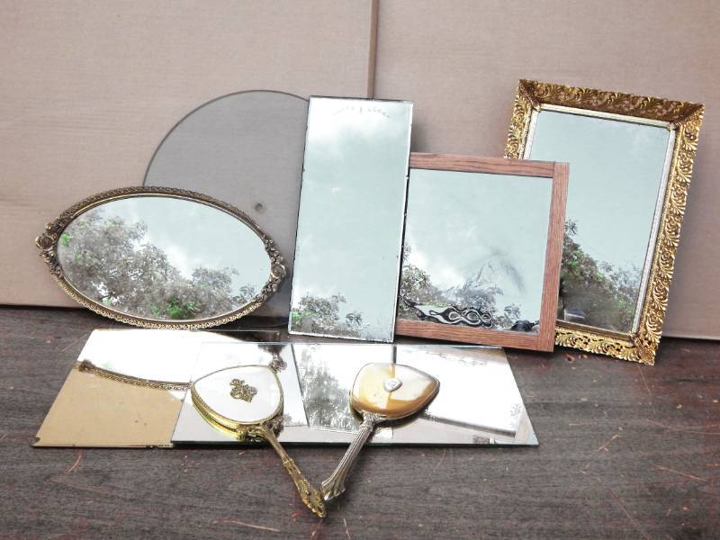 lot 107 image: Lot of Vintage Mirrors and Glass