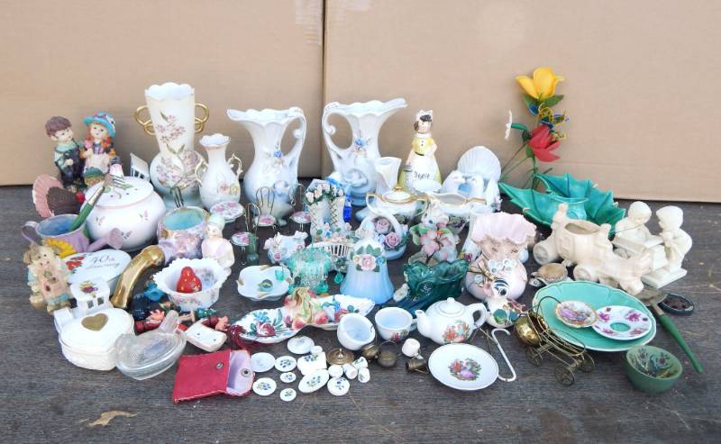 lot 111 image: Large Lot of Decorative Vases, Figurines and Other Collectibles