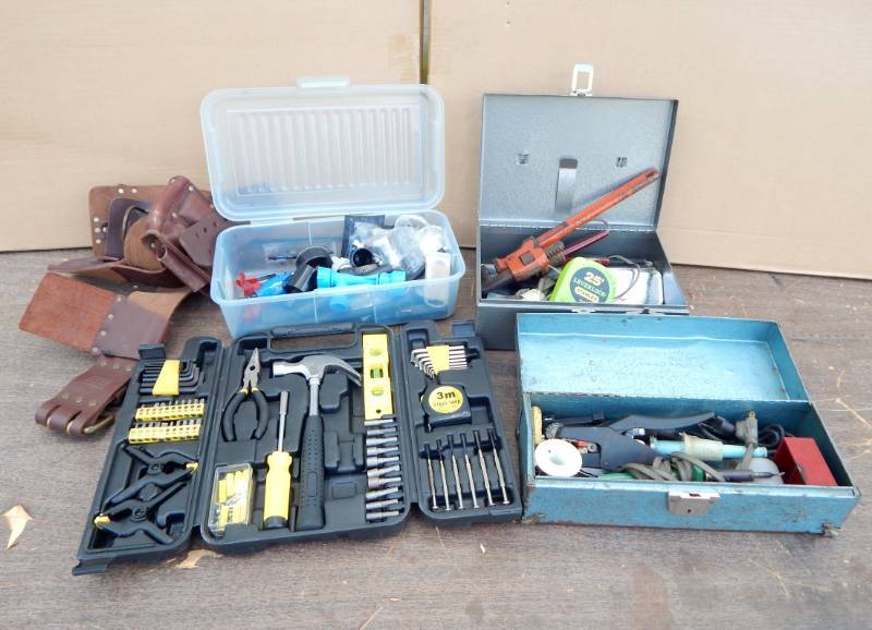 lot 83 image: Lot of Mixed Tools,  Tool Kit and Soldering Items