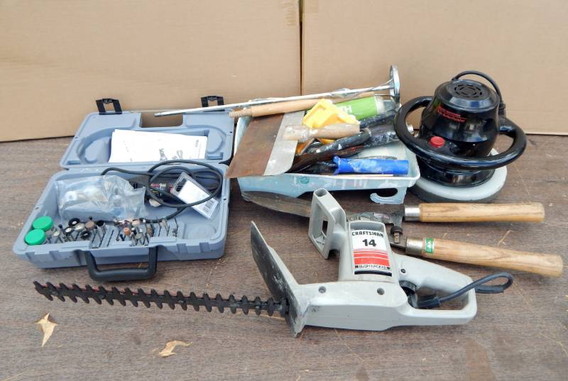 lot 89 image: Lot of Power Tools, Painting and Drywall Tools and Dremel Moto Tool Kit Model 395