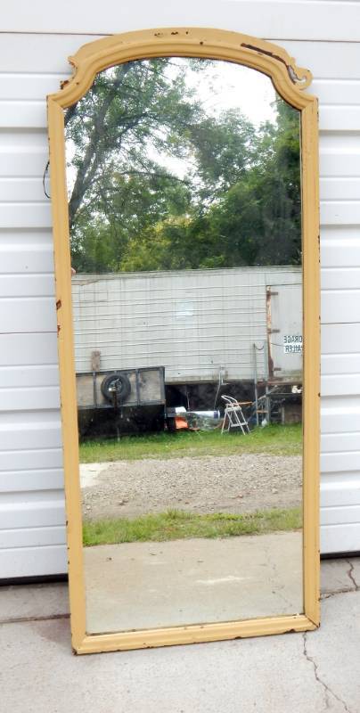 lot 51 image: Vintage Mirror