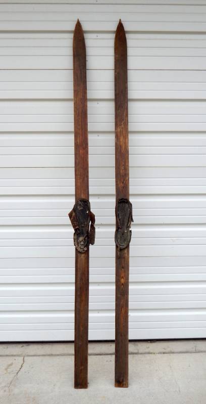 lot 119 image: Pair of Vintage Wood Skis