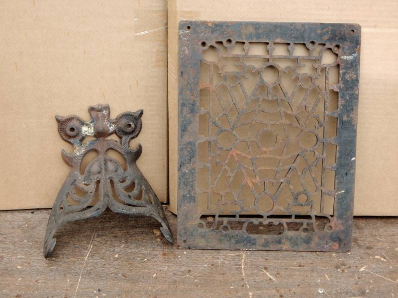 lot 98 image: Antique Cast Iron Grate and Ornate Iron Piece