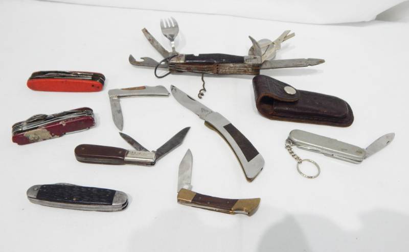 lot 127 image: Lot of Knives and Multi-Purpose Camping Tool