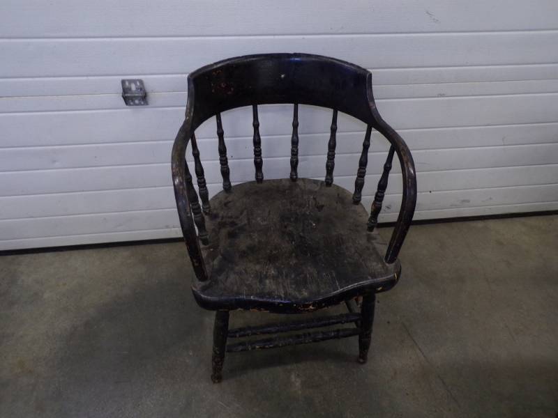 lot 18 image: Vintage Wood Chair