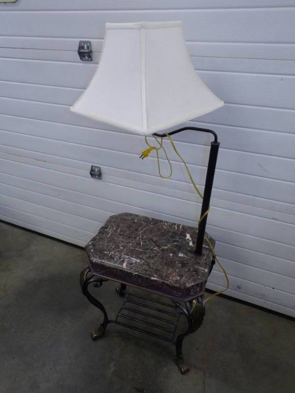 lot 19 image: End table Lamp with Marble top