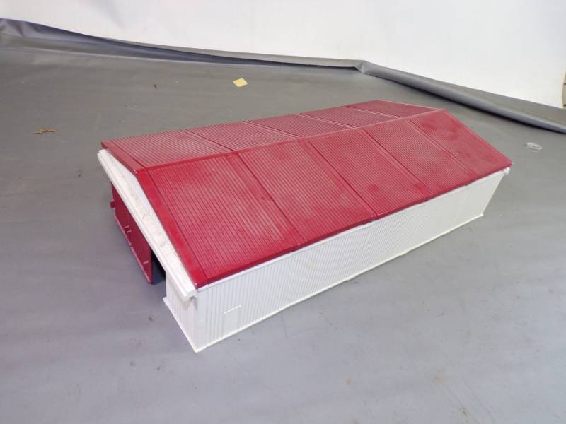 lot 30 image: Vintage Toy Plastic Barn