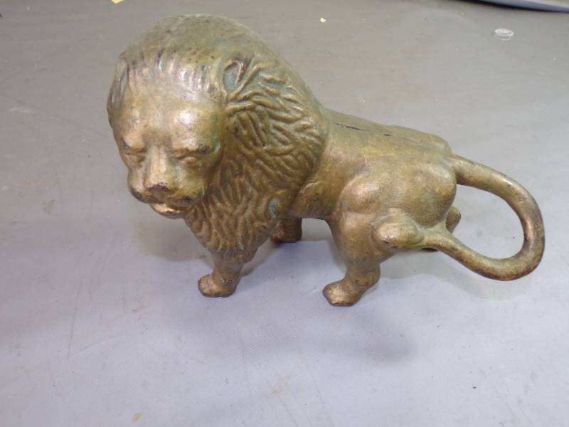 lot 36 image: Heavy Lion