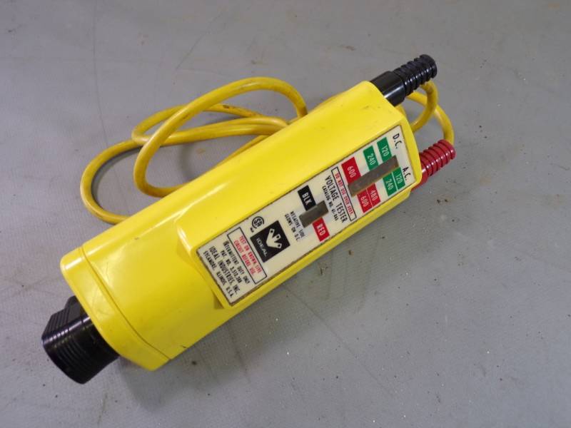 lot 43 image: Voltage Tester