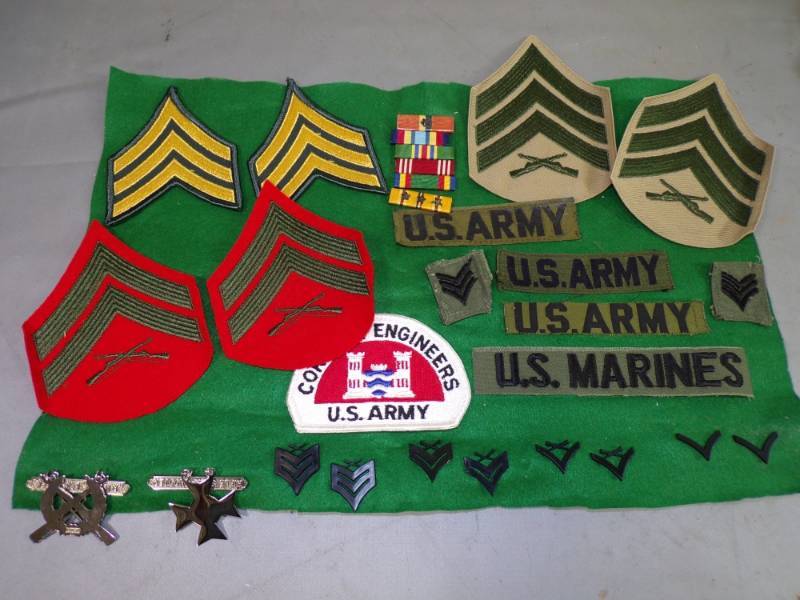 lot 14 image: Military Pins and Patches