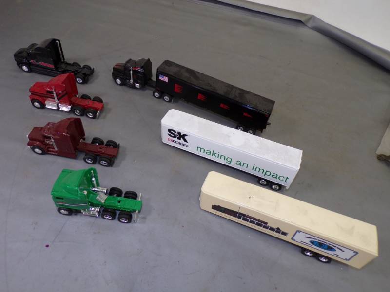 lot 49 image: Collectable Trucks