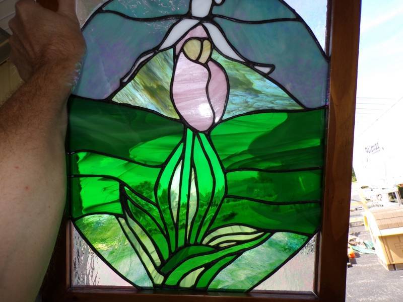 lot 53 image: Stain Glass Framed Lady Slipper Flower