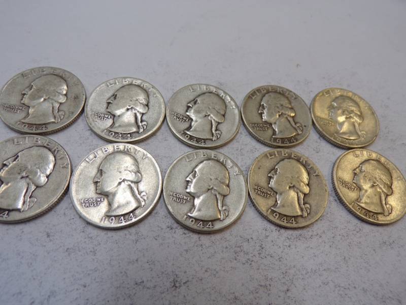 lot 105 image: 10 - 1944 Quarters