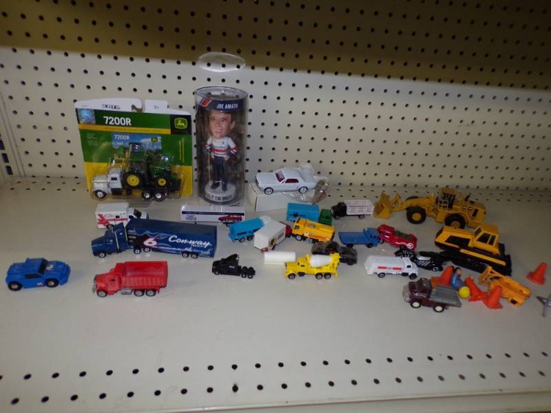 lot 167 image: Collectable Cars and Tractors