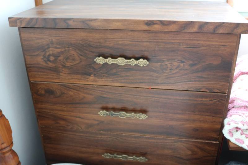 Dresser 29 wide...