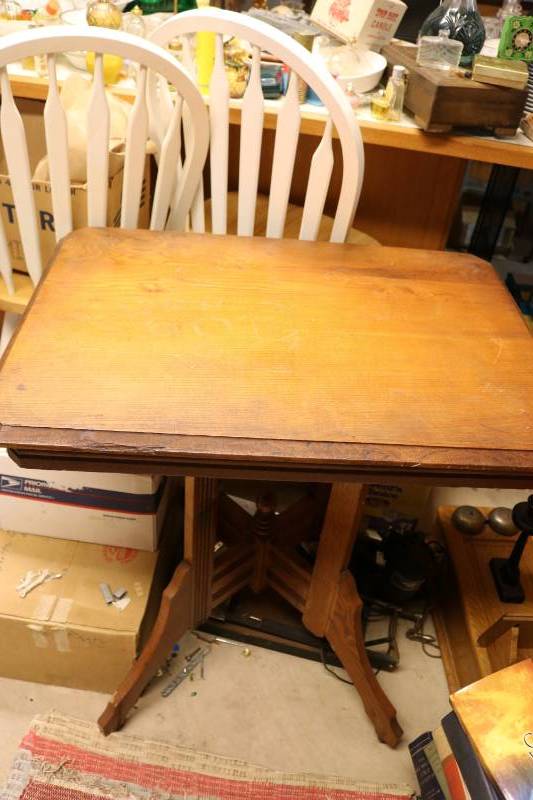 Pedastal table - 30 x 22 top...