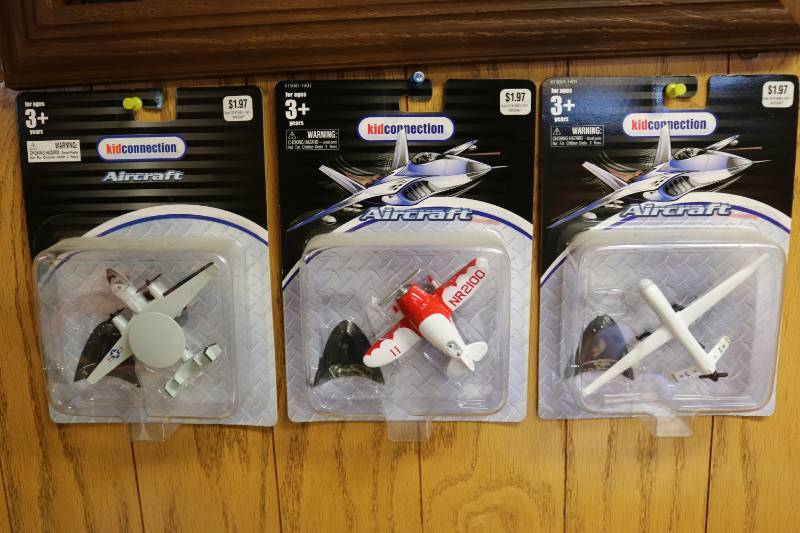 3 Kid Connection aircraft...