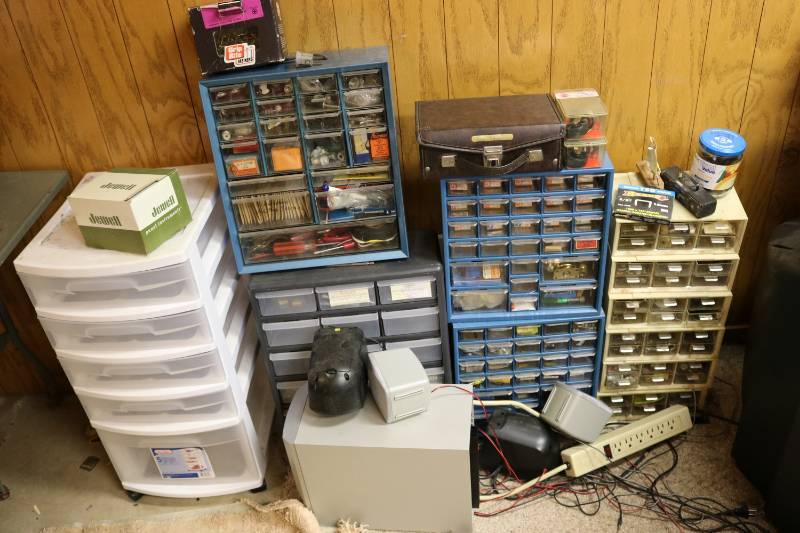 Storage sete with all contents, lot...