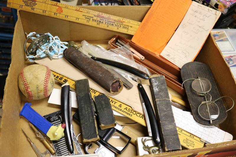 Lot of vintage items...