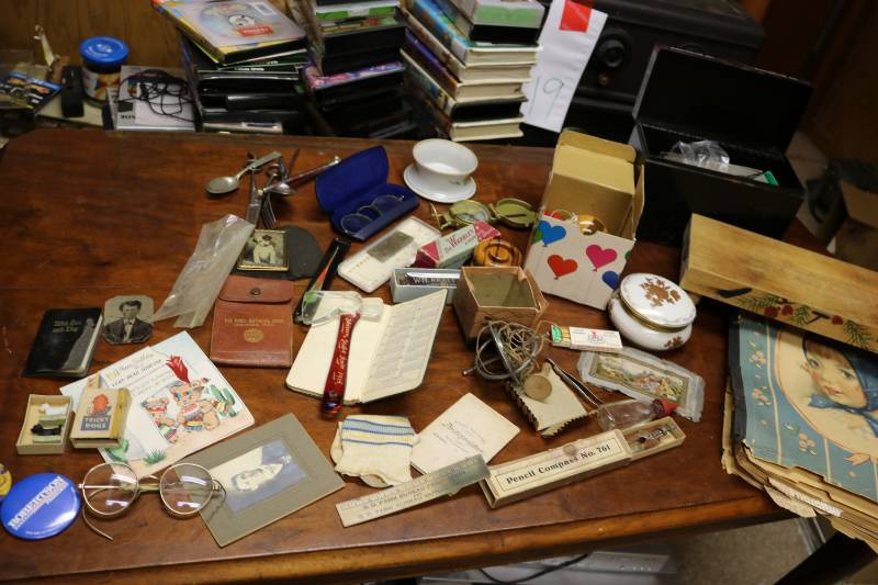 Lot of antique and vintage collecti...