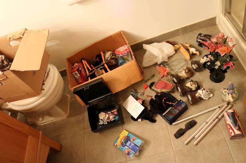 Lot of home dcor and collectibles...