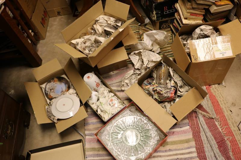 Lot of collector glassware and plat...