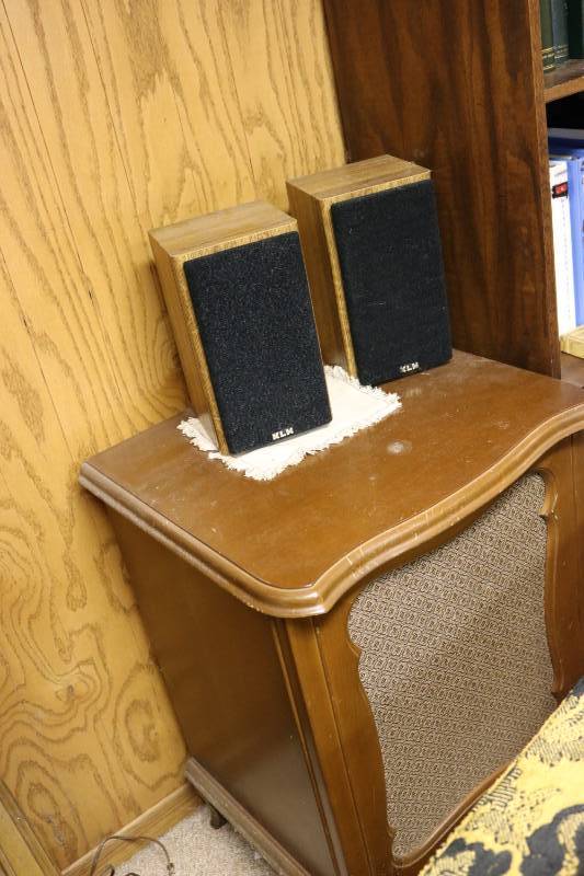 2 sets of speakers...