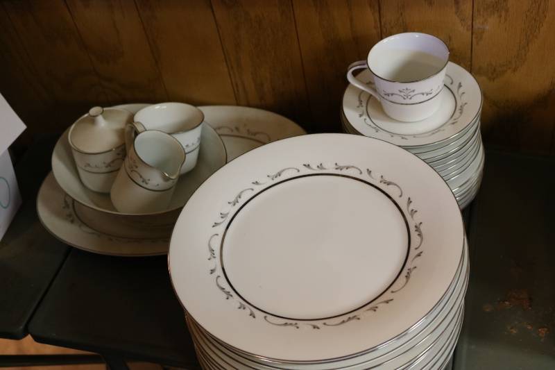 Norataki set of 12 caroline pattern...