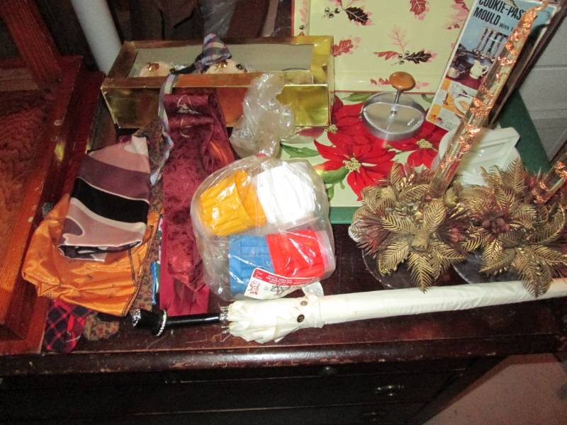 Lot of vintage items...