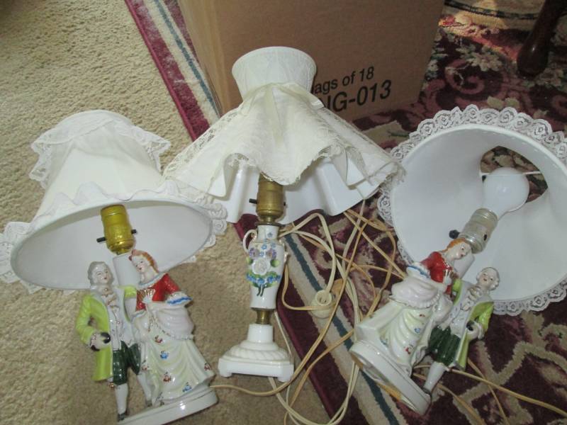 3 lamps...