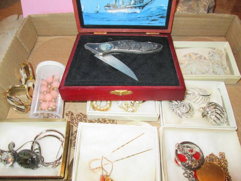 Jewlery and knife...