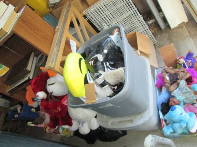 Lotof toys, sports equipment and mo...