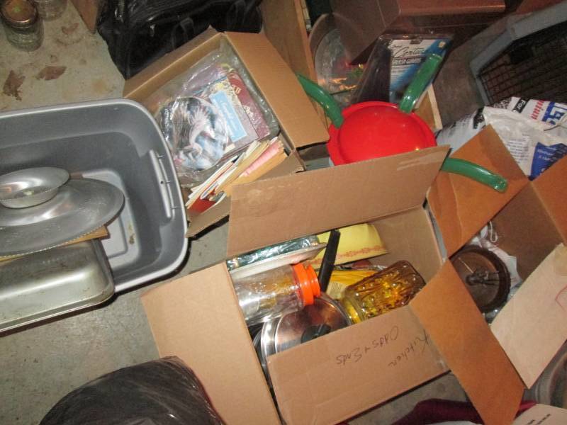 Lot of kitchen items...