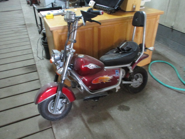 lot 5 image: Electric Mini Bike