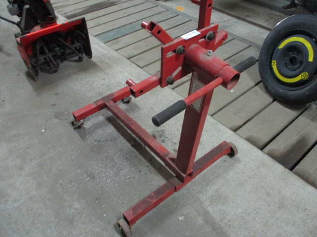 lot 8 image: Engine Stand