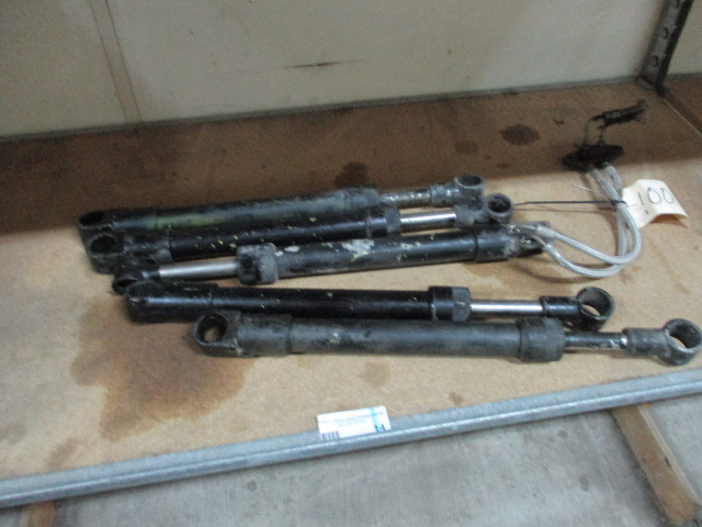 lot 14 image: Mercury Trim Tilt Cylinders