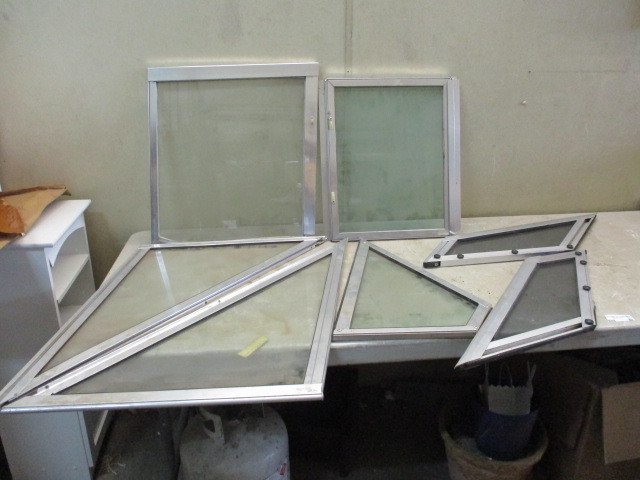 lot 22 image: Boat Windshield Pieces