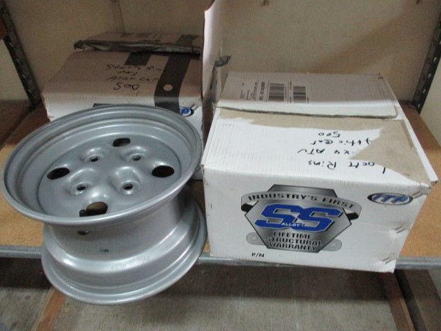 lot 25 image: Arctic Cat 4 Wheeler Rims