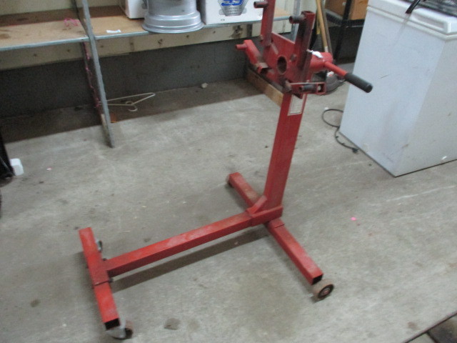 lot 26 image: Engine Stand