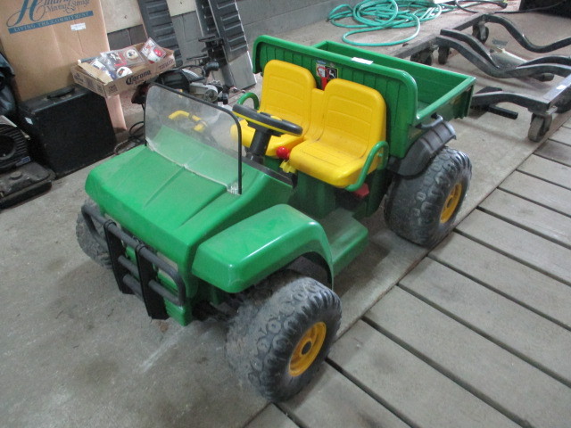 lot 27 image: Gator