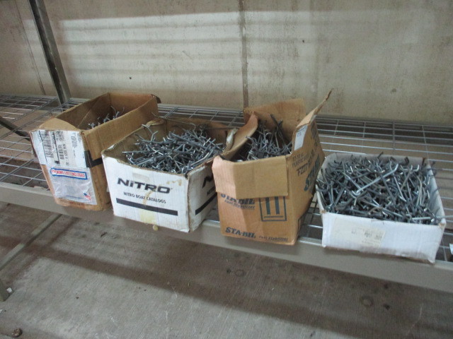 lot 32 image: Pegboard hooks
