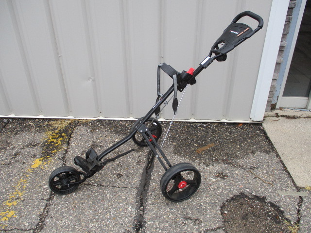 lot 55 image: Golf Cart