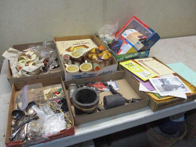 lot 60 image: Antiques and collectibles