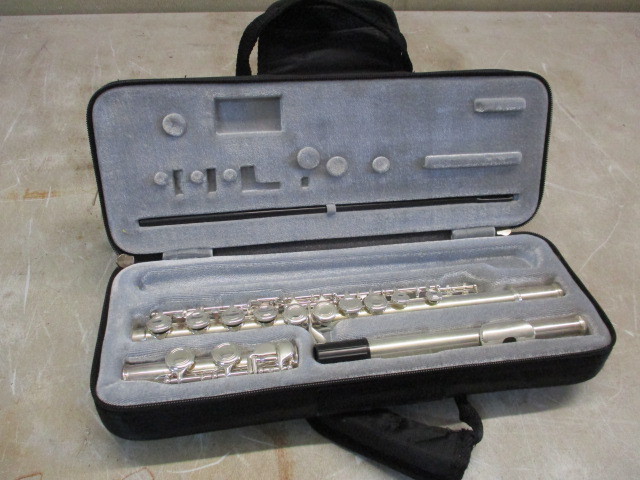 lot 61 image: Flute