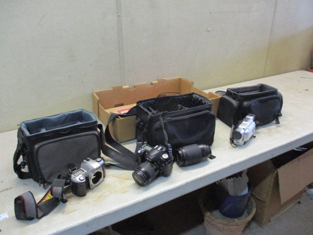 lot 65 image: 3 Cameras and cases